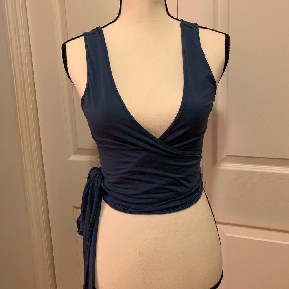 NWT Lululemon Twist Me Up Crop Top Size 4